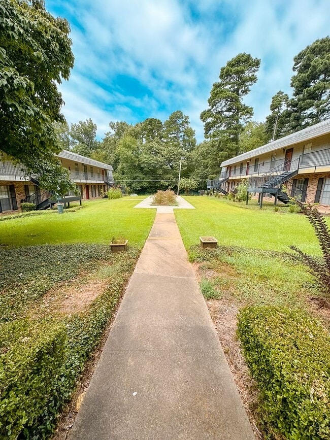 Building Photo - 2 bed Condo in Central Longview