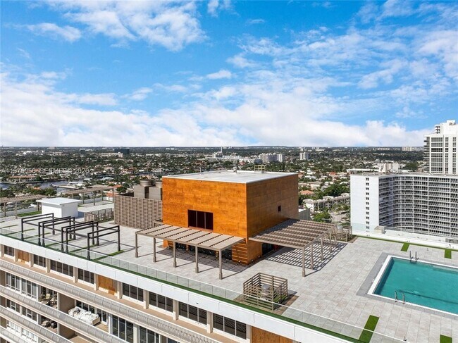 Building Photo - 4020 Galt Ocean Dr