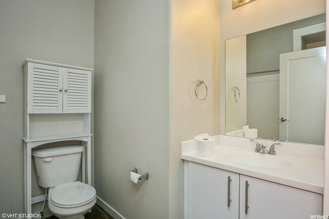 Building Photo - 1700 S Sandhill Rd