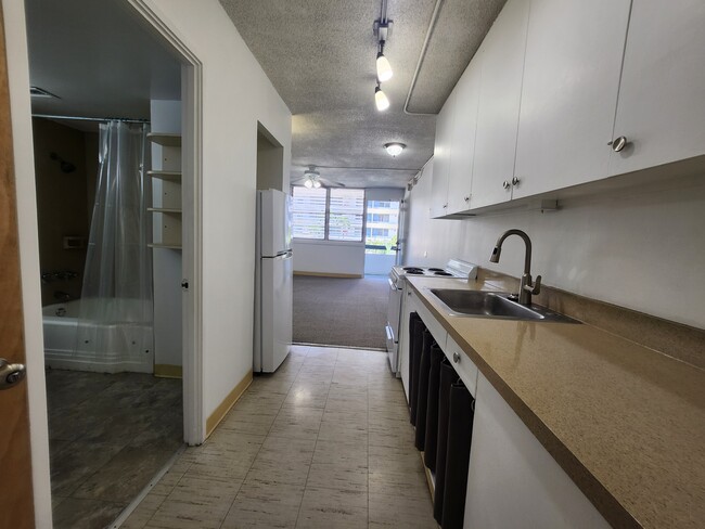 Building Photo - 1550 Rycroft St