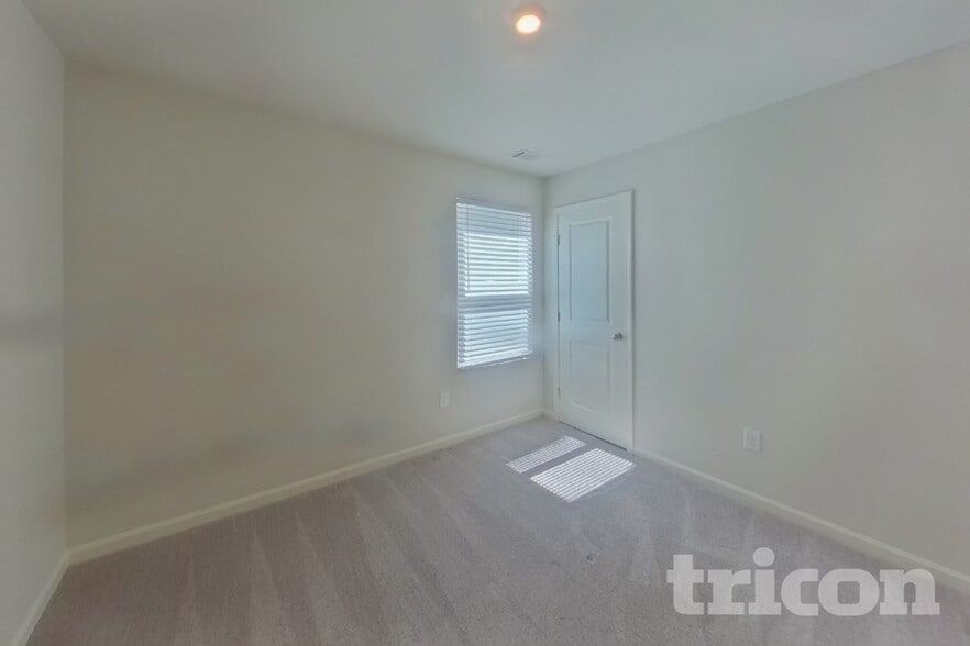 Building Photo - 527 Dayspring Dr