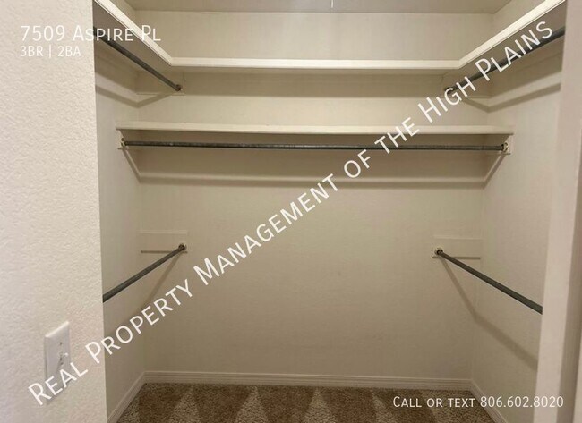 Building Photo - West Plains Feeder Must See!!