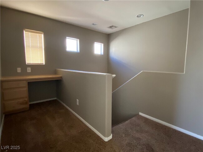 Building Photo - 11183 African Sunset St