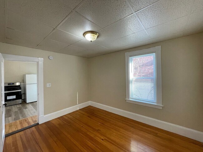 Building Photo - 68 Laval St