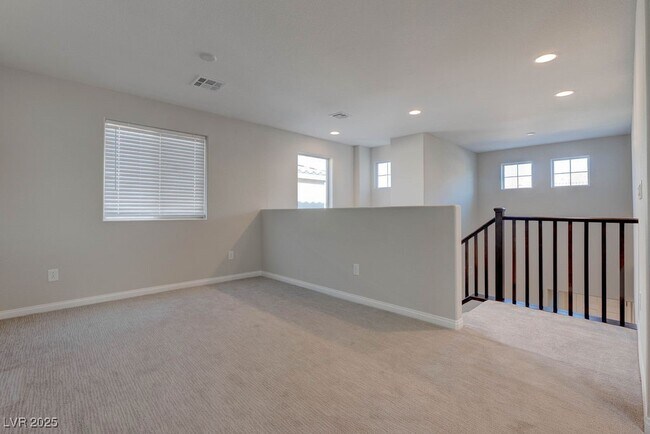 Building Photo - 12847 Slipknot St