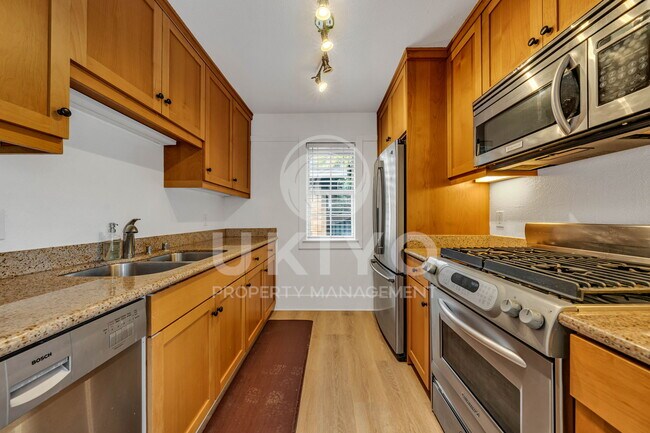 Building Photo - 620 Alcatraz Ave