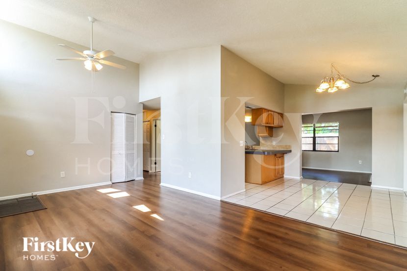 Building Photo - 1117 Jambalana Dr