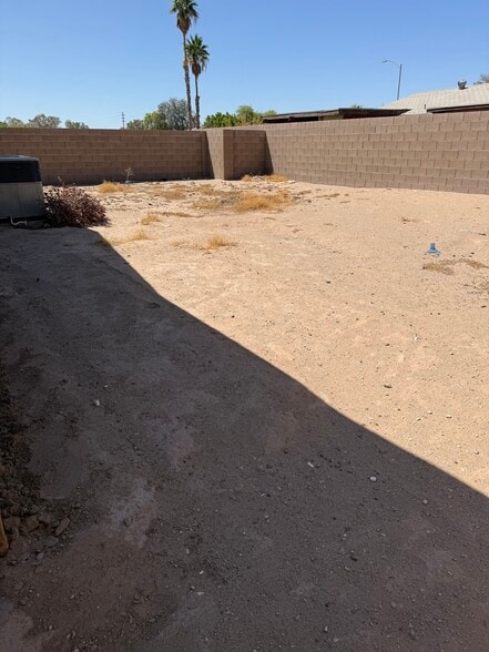 Large back yard - 1284 W 13th St