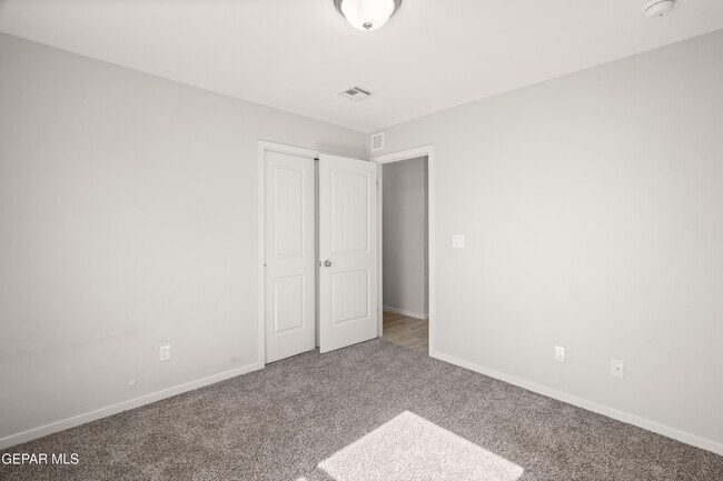 Building Photo - 629 Cedarwood Ave