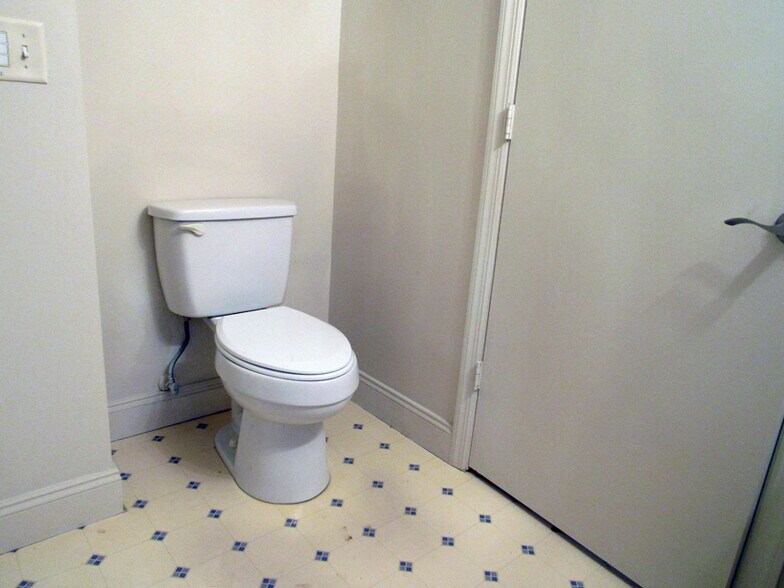 Building Photo - 529 Chestnut St