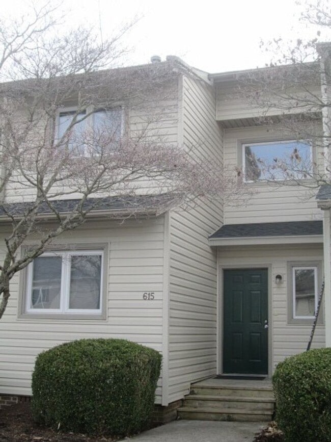Building Photo - 615 Green St