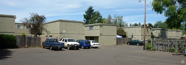 Primary Photo - Avery Green Townhouses