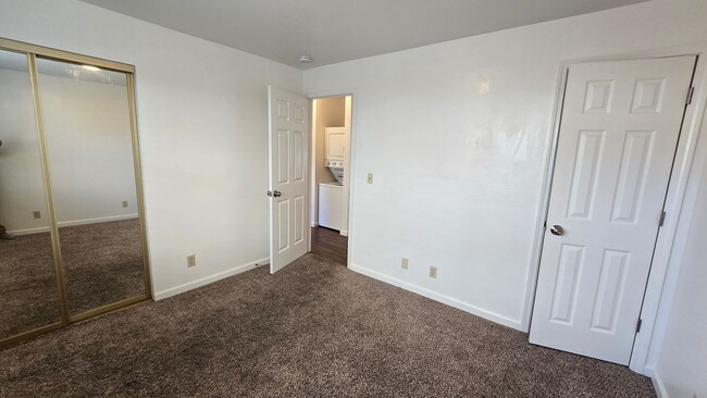 Building Photo - 247 Cheney St