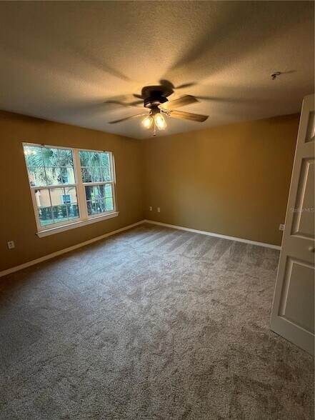 Building Photo - 5475 Vineland Rd