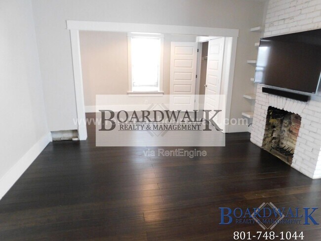 Building Photo - 657 Warnock Ave