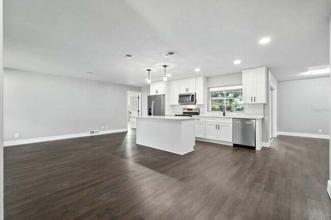 Building Photo - Beautiful 3 Bedroom House in Quiet Port Or...