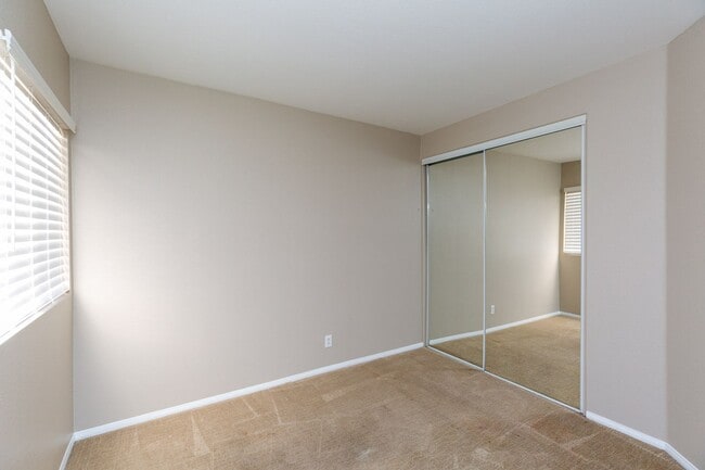 Building Photo - 3 bed, 2.5 bath DETACHED home in SCRIPPS RANCH
