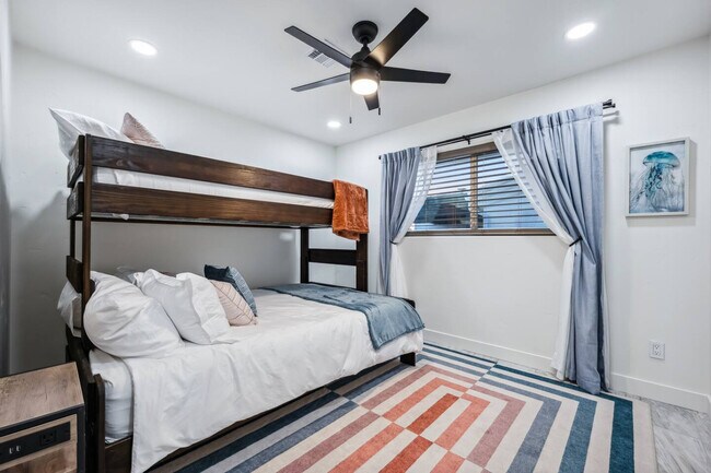 Building Photo - 131 Mescal Loop