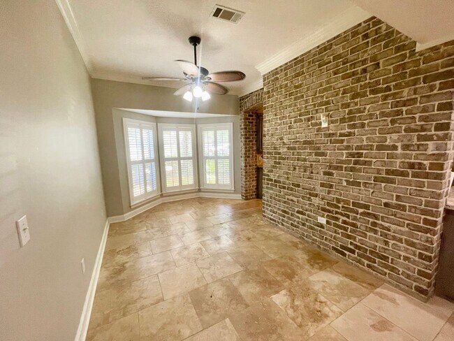 Building Photo - 204 Bay Park Dr