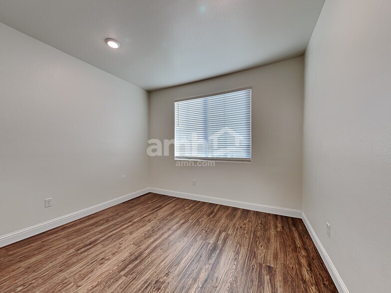 Building Photo - 724 Terrain Star Ave