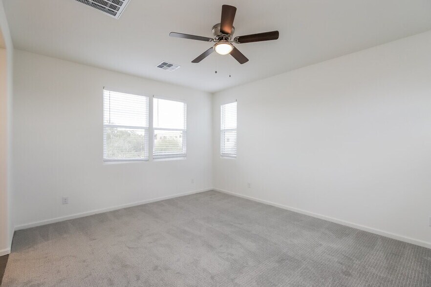 Building Photo - 2055 S Saguaro Dr