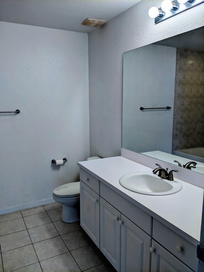 Building Photo - 1804 Blue Heron Ln