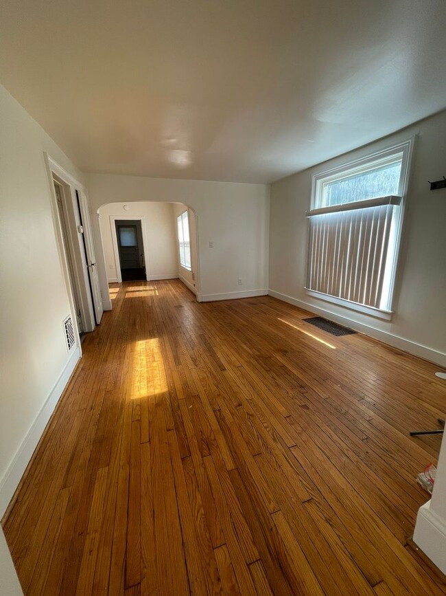 Building Photo - Spacious 5-Bedroom Home Near EMU