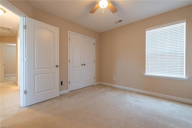Building Photo - 302 Milton Ct