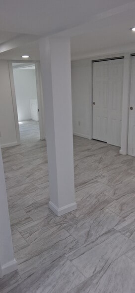 Building Photo - 28 Pineoaks Pl