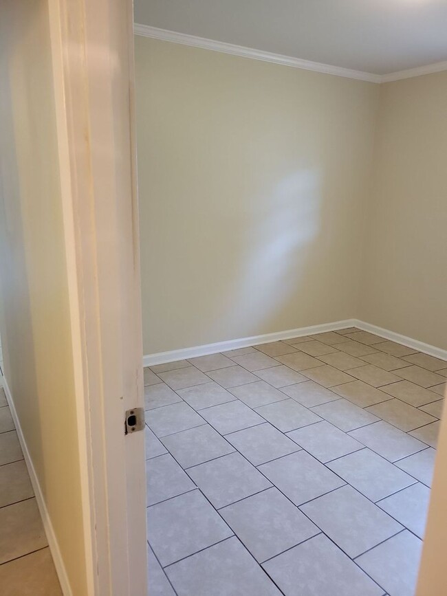 Building Photo - 3 BD 1.5 BA Ocean Springs Rental in the Go...