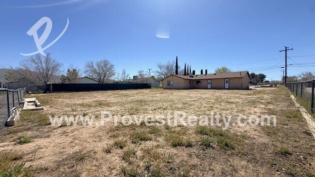 Building Photo - 18964 Live Oak St