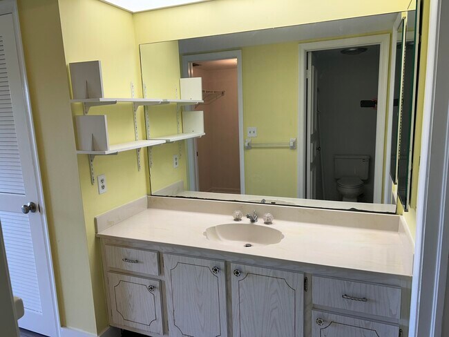 Building Photo - 300 N Hwy A1A