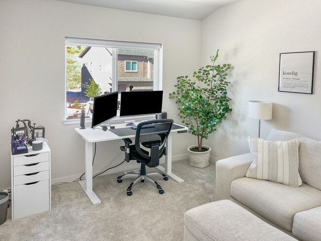 Building Photo - 5707 Villa Lorenzo Dr