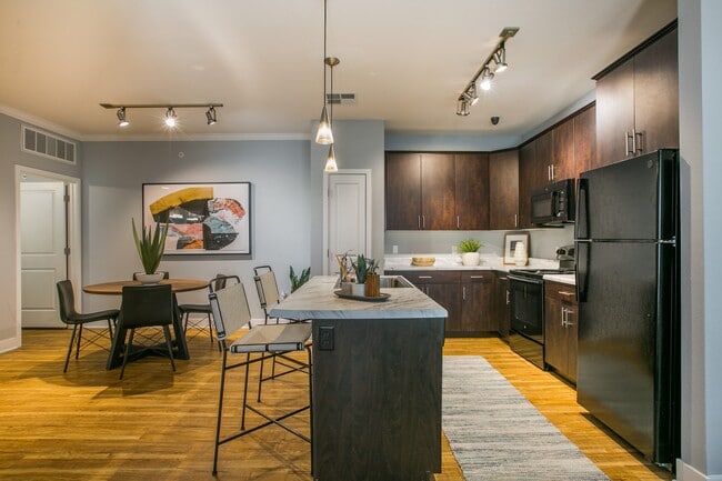 Building Photo - SkyStone Apartments