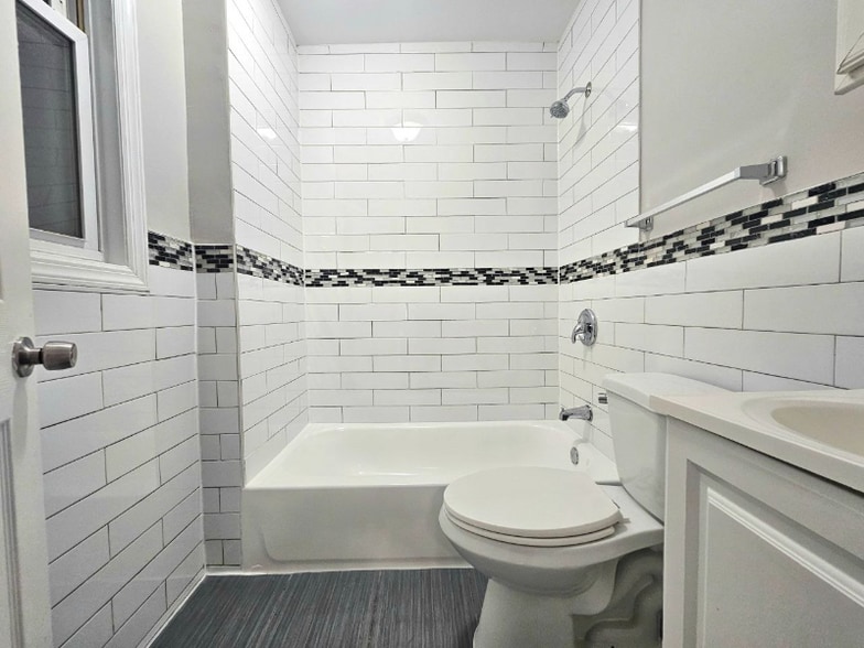 Building Photo - 487-418 18th Ave