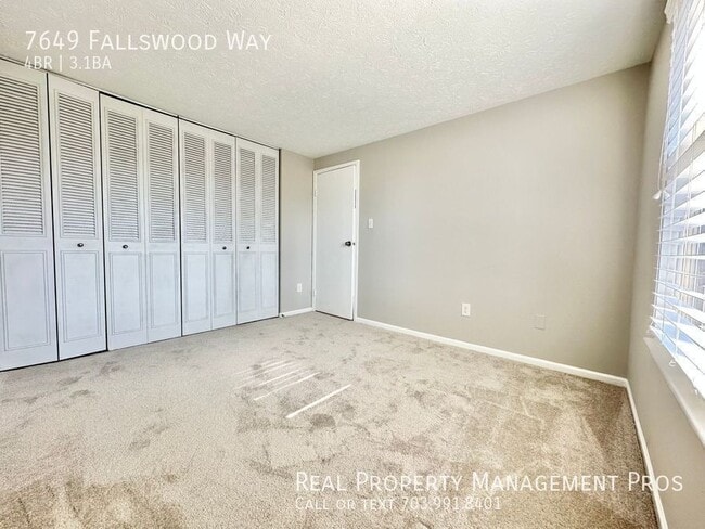Building Photo - 7649 Fallswood Way