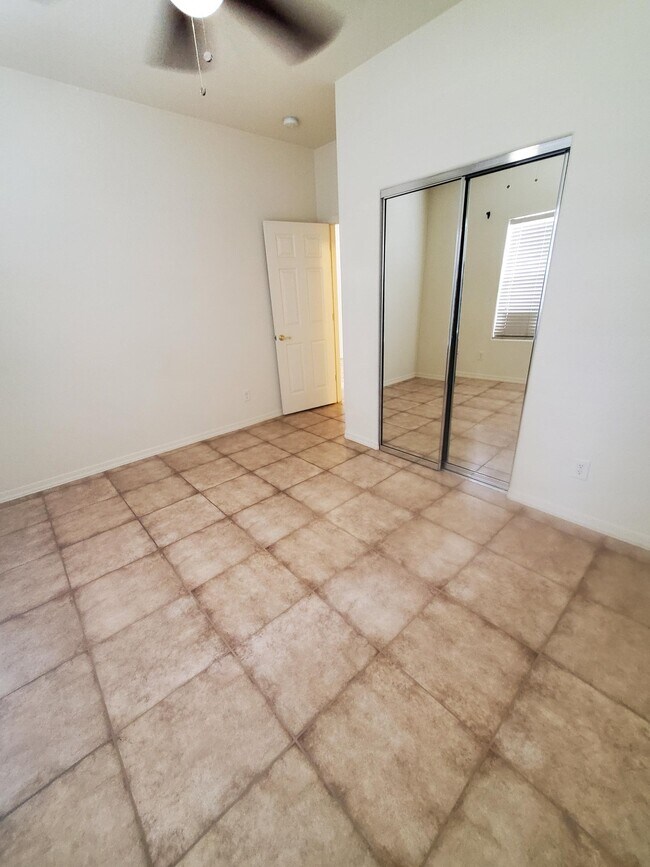 Building Photo - 4211 E Wading Pond Dr