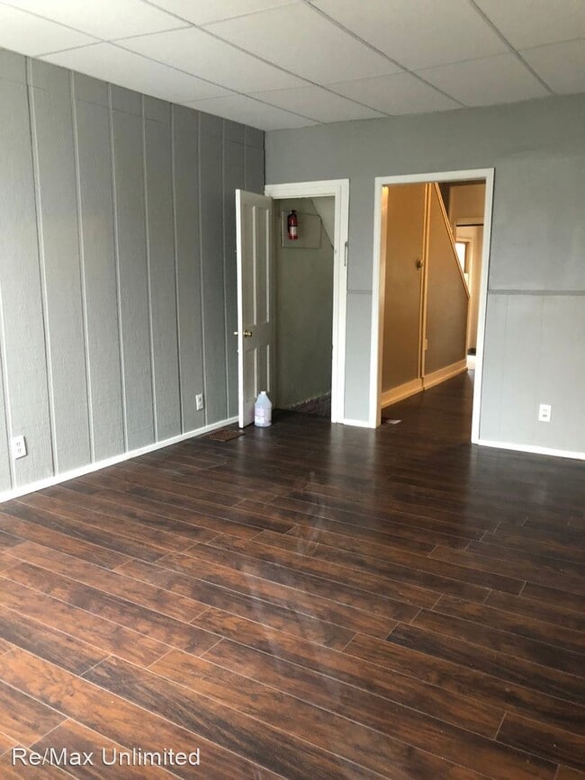 Building Photo - 2 br, 1 bath House - 104 3rd Ave
