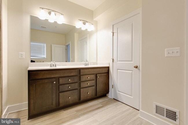 Building Photo - 2546 Buckthorn Dr