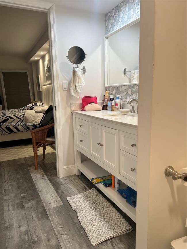 Building Photo - 3675 N Country Club Dr