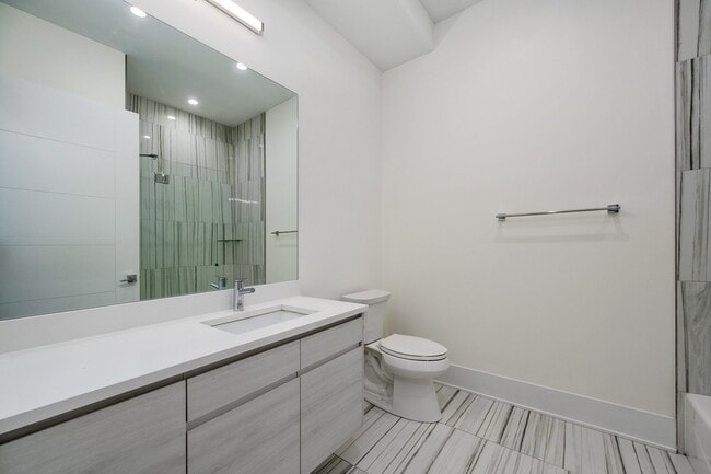 Building Photo - 159 W North Ave