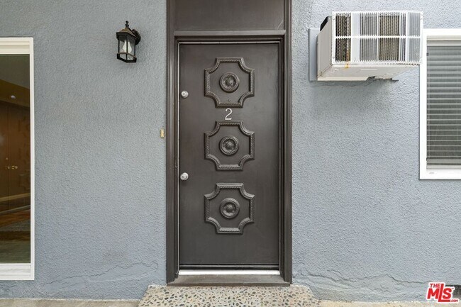 Building Photo - 1939 Selby Ave