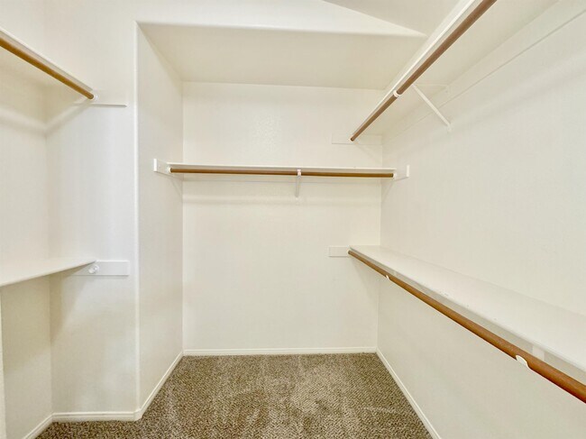 Building Photo - 8159 Dinsmore Dr