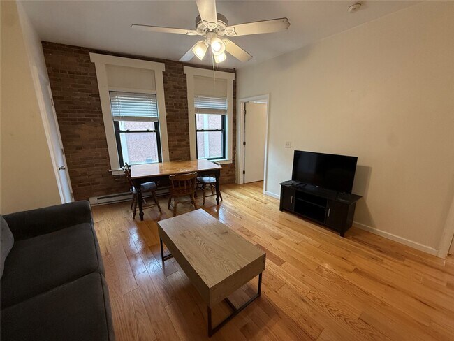 Building Photo - 25 Court St