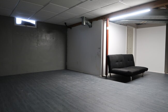 Building Photo - 4495 Brookmeadow Dr SE