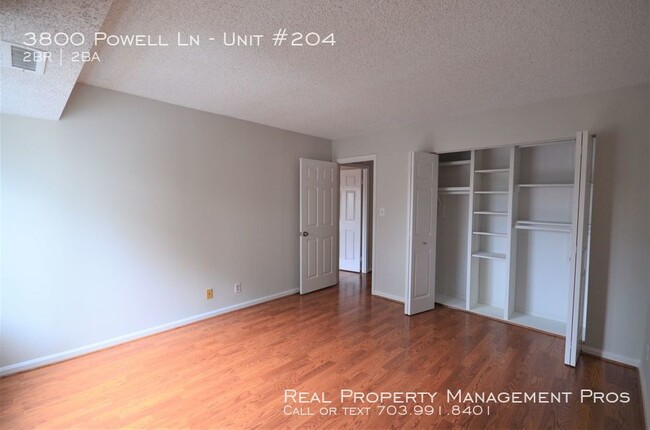 Building Photo - Spacious Condo in Peaceful Lakeside Plaza!