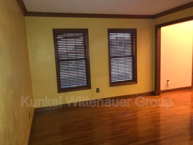 Building Photo - 225 Archview Dr