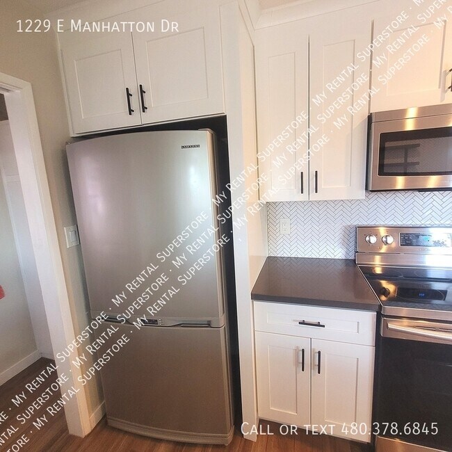 Building Photo - 1229 E Manhatton Dr