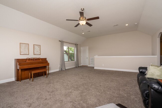 Building Photo - Beautiful 4-Bedroom Home with Bonus Room