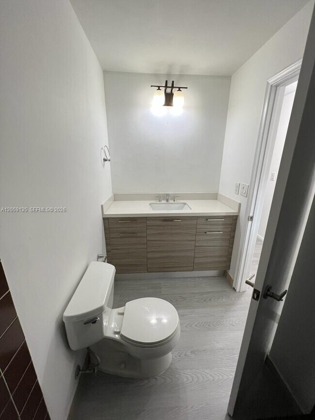 Building Photo - 2180 Brickell Ave